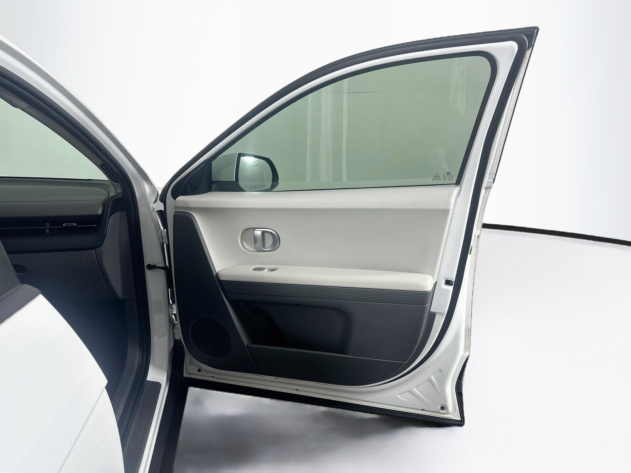 Used 2024 Hyundai Ioniq 5 SEL RWD image 32