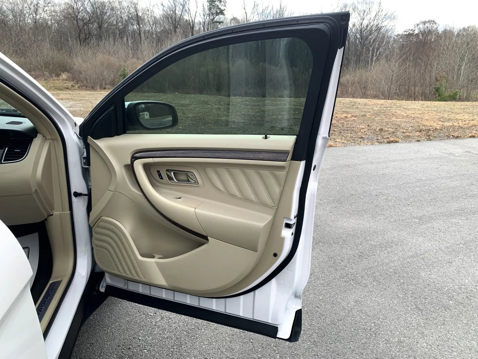 Used 2018 Ford Taurus Limited w/ Driver Assist Package image 29