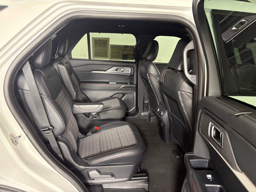 Certified 2025 Ford Explorer ST-Line w/ Premium Package image 38