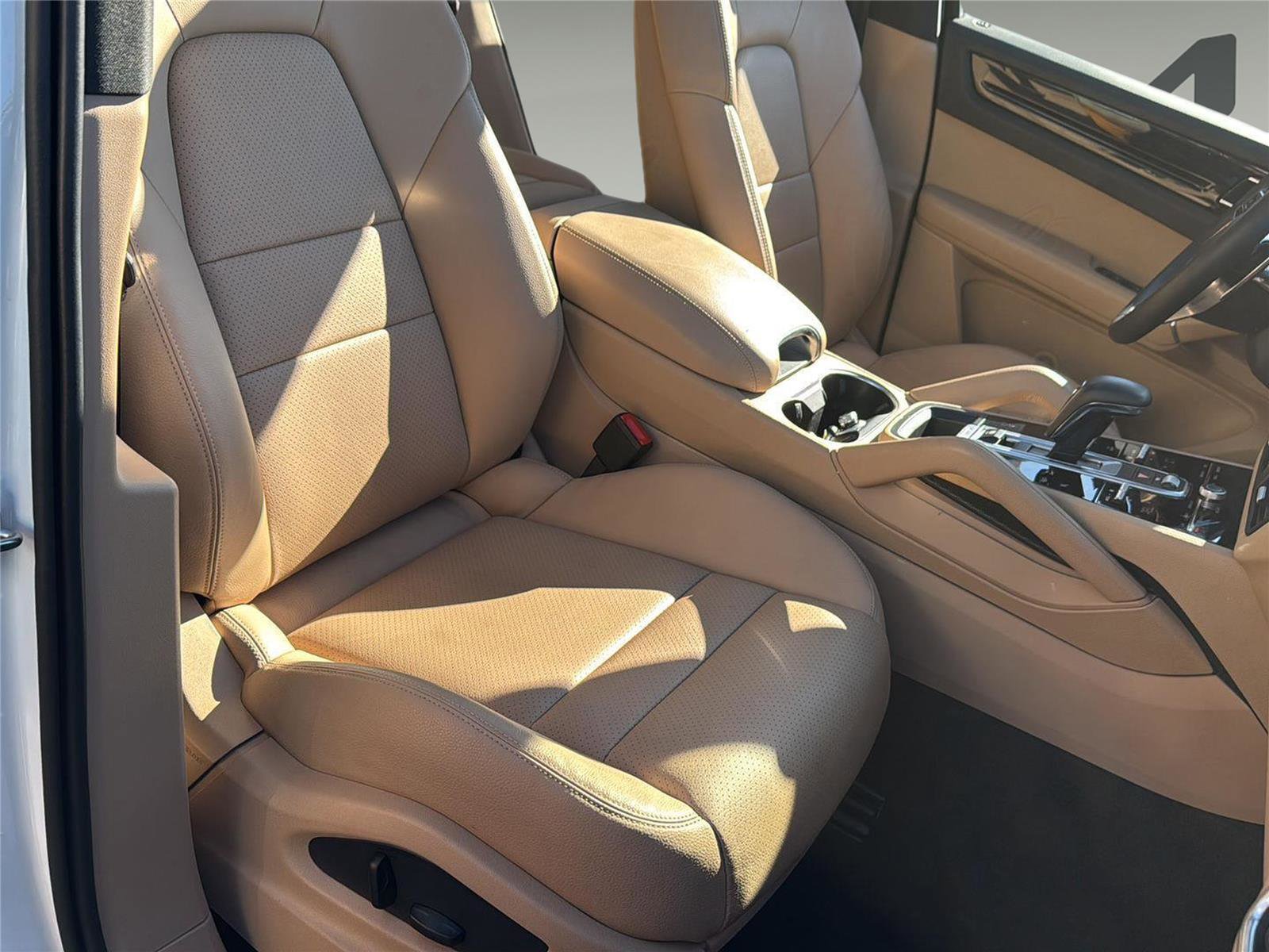 Used 2023 Porsche Cayenne image 33