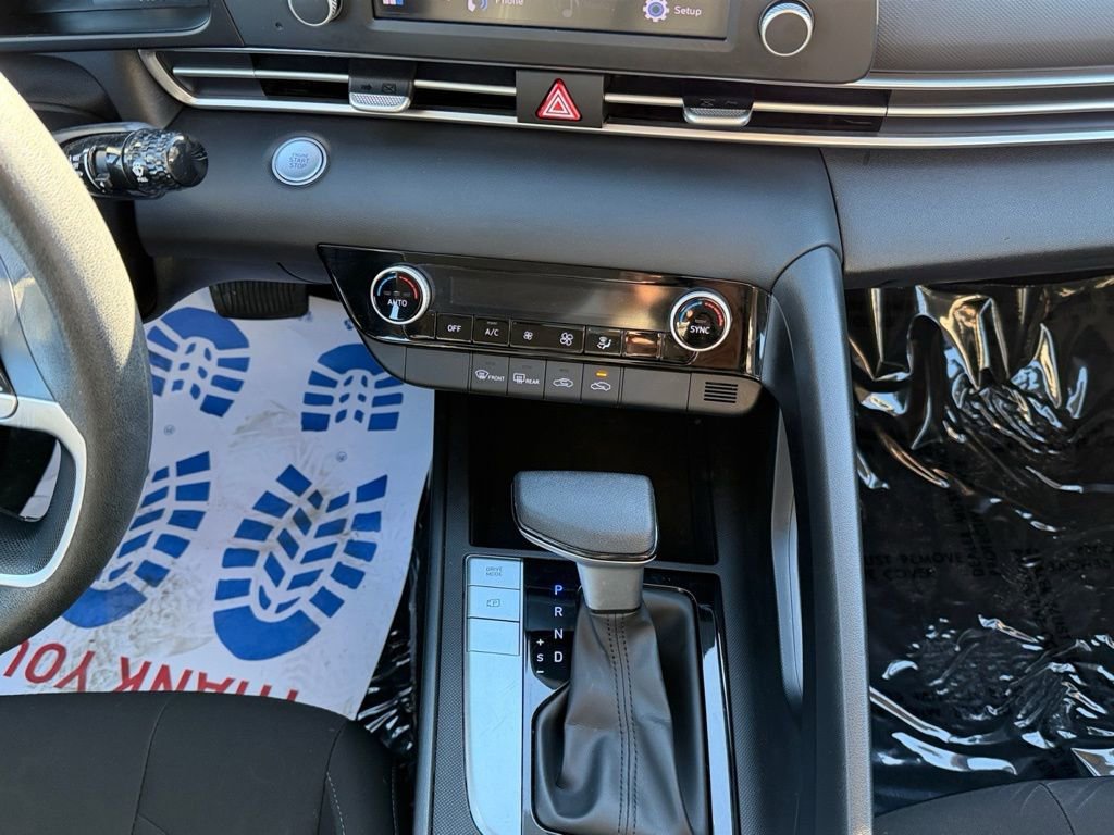 Used 2023 Hyundai Elantra SEL image 13