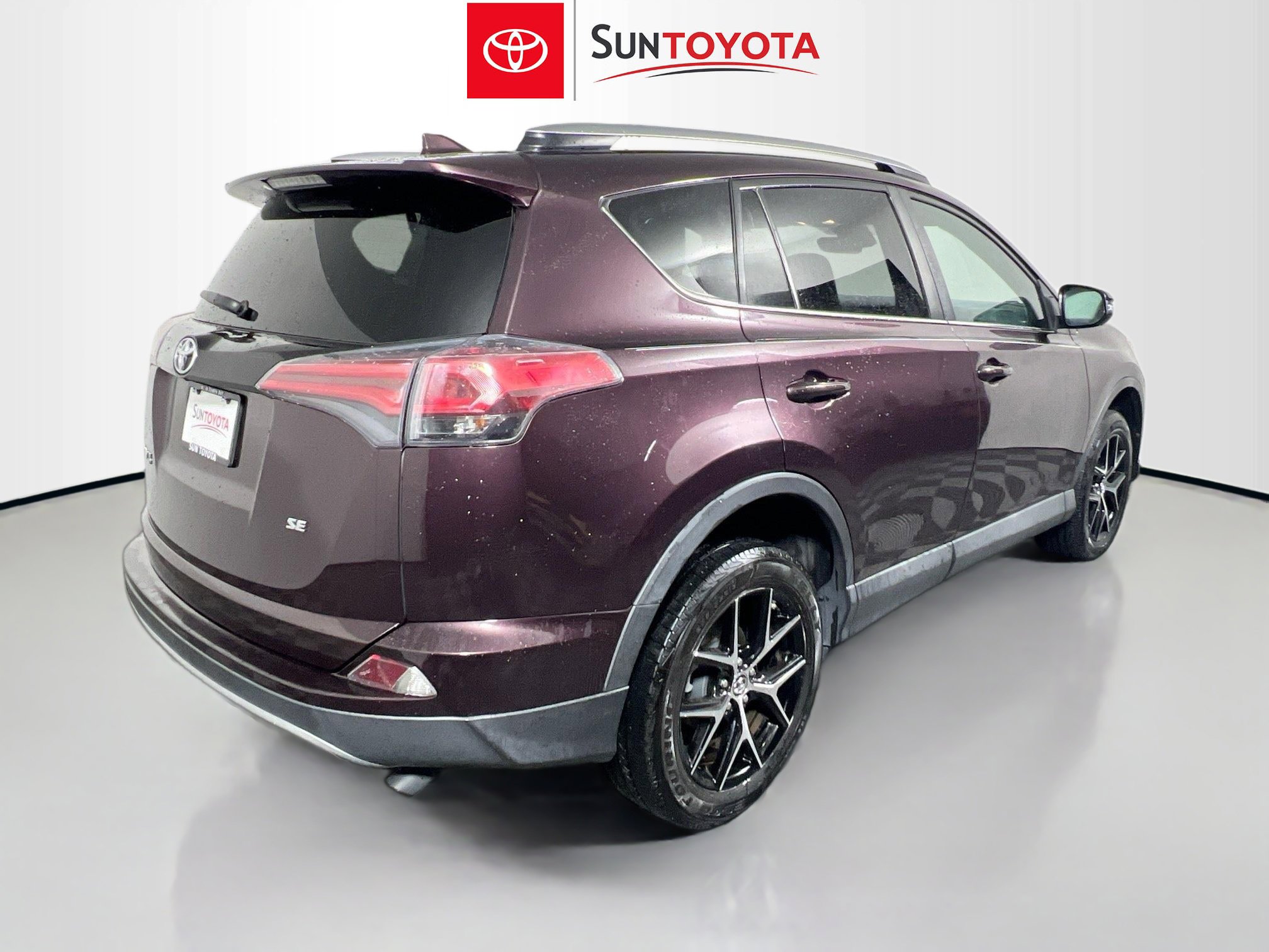 Used 2018 Toyota RAV4 SE w/ Power Extra Value Package FWD image 4