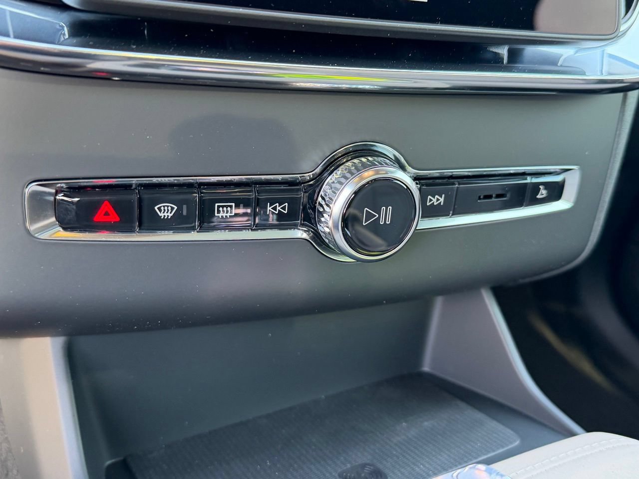 New 2027 Volvo XC90 B6 Plus AWD/4WD image 17