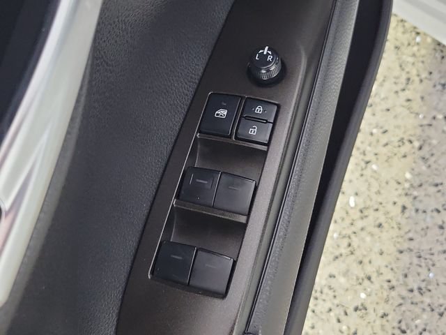 Used 2022 Toyota Camry SE FWD image 22