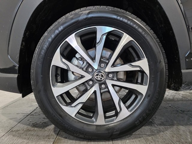 Used 2025 Toyota Corolla Cross XLE image 22