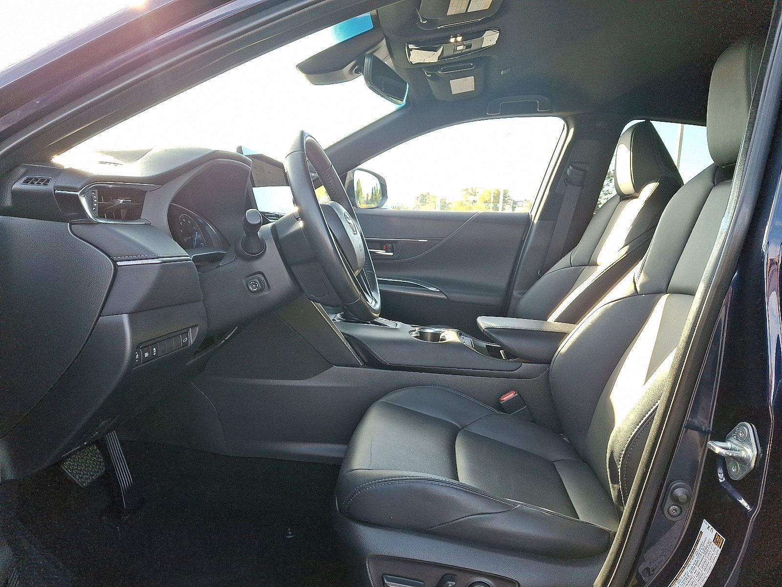 Used 2024 Toyota Venza XLE image 13