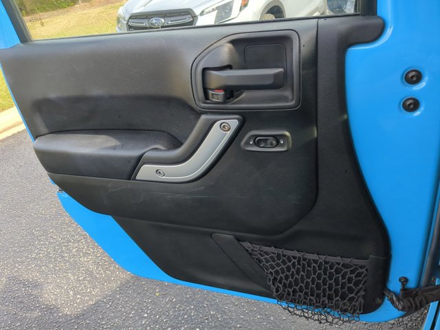 Used 2017 Jeep Wrangler Unlimited Rubicon w/ Connectivity Group image 19