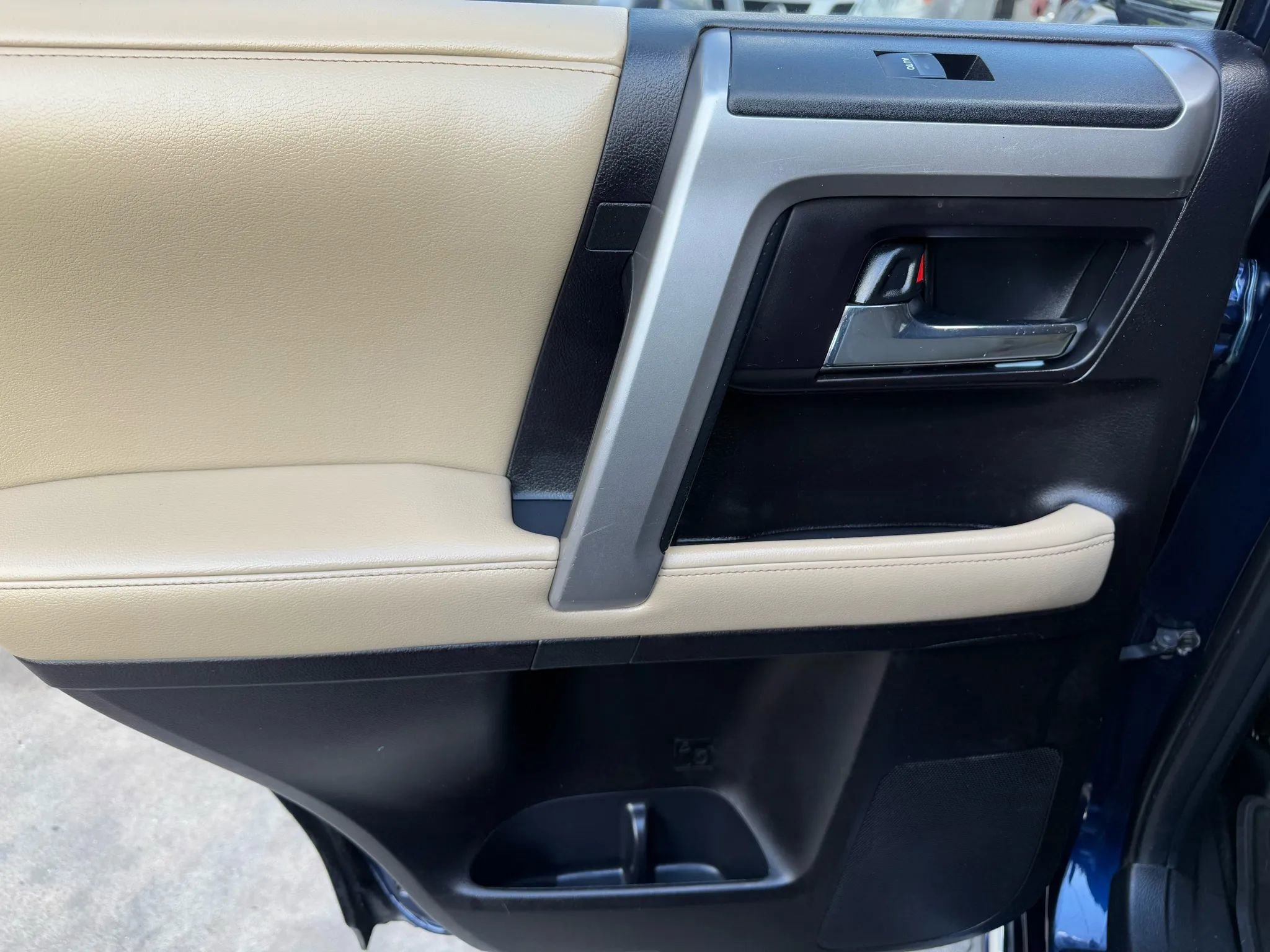 Used 2014 Toyota 4Runner Limited image 18