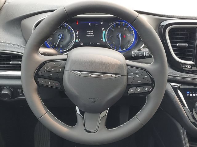 New 2027 Chrysler Pacifica Limited w/ Family Tech Group AWD/4WD image 14
