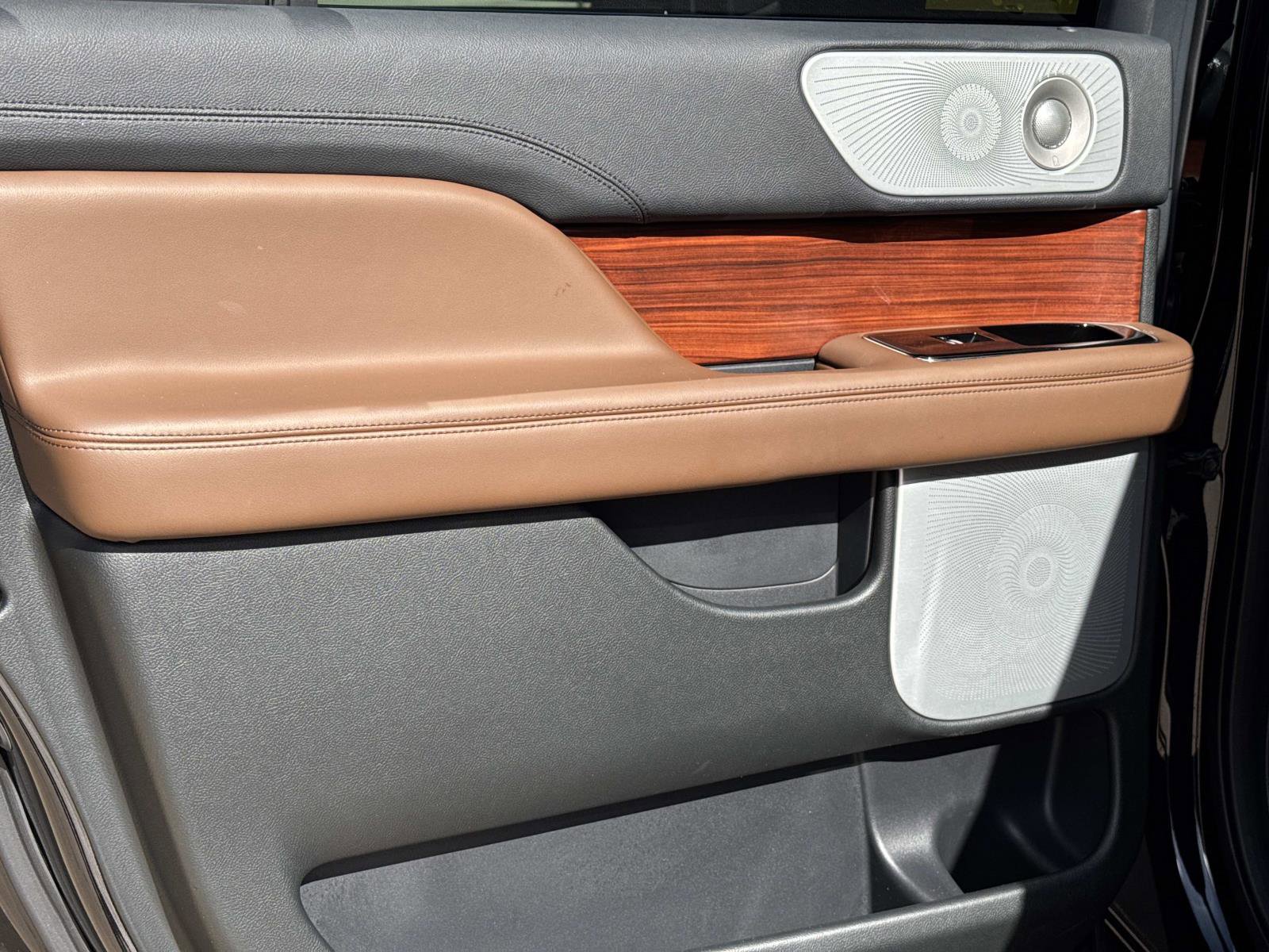 Used 2024 Lincoln Navigator L Reserve image 12