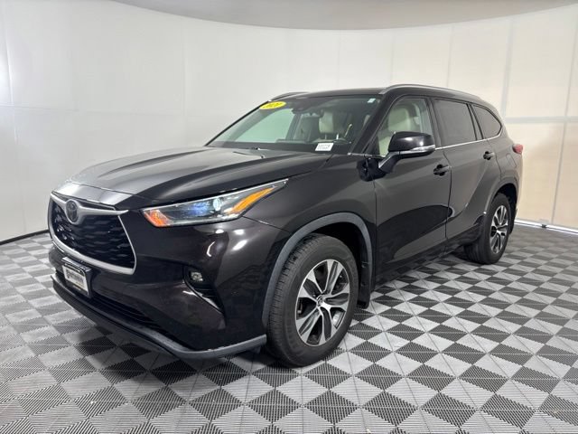 Used 2021 Toyota Highlander XLE AWD/4WD image 36