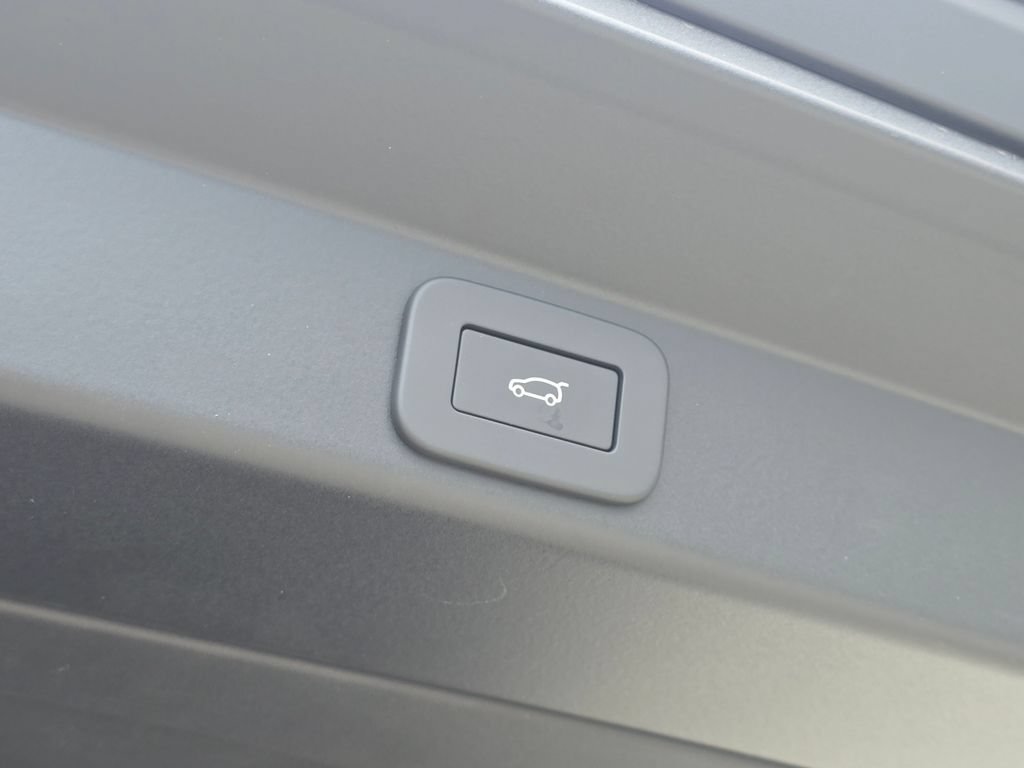 New 2026 Land Rover Range Rover Sport SE AWD/4WD image 13