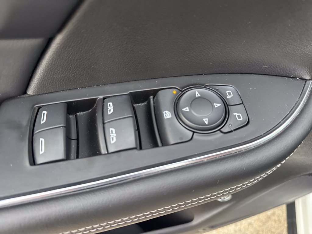 Used 2023 Buick Envision Essence FWD image 17