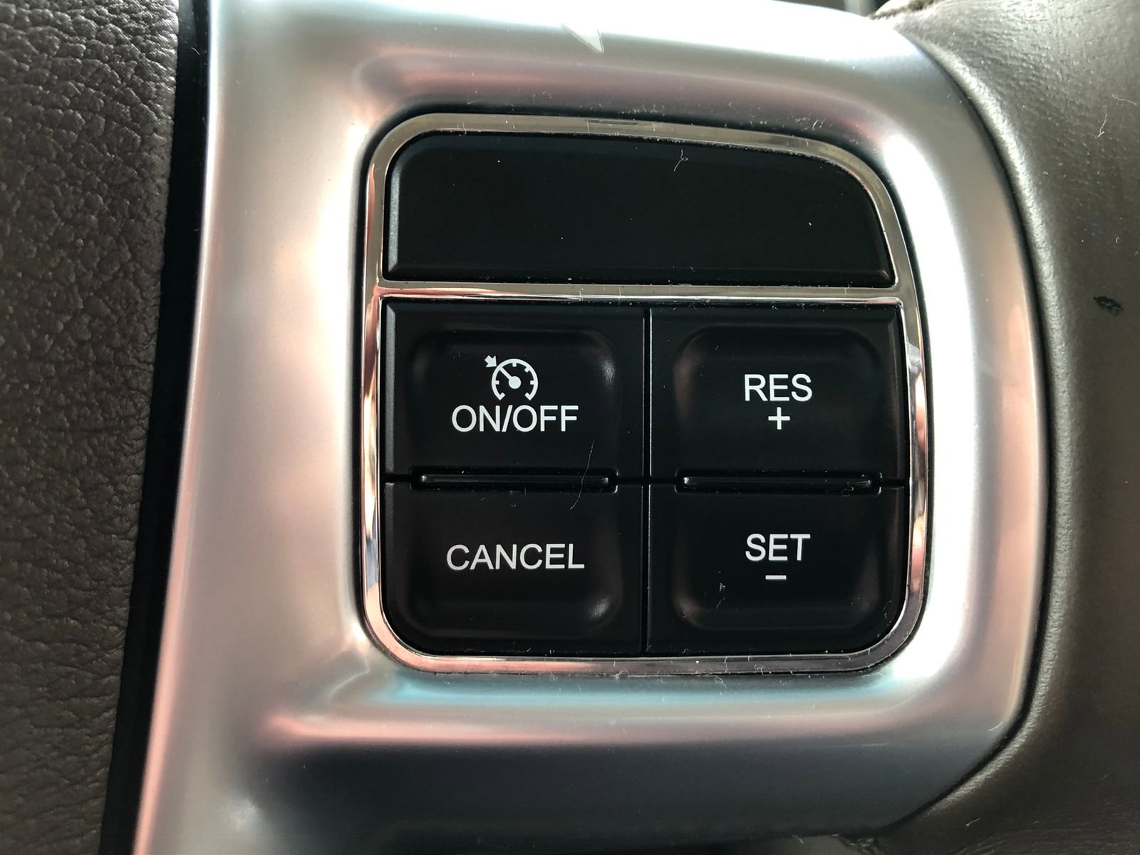 Used 2011 Chrysler Town & Country Touring FWD image 32