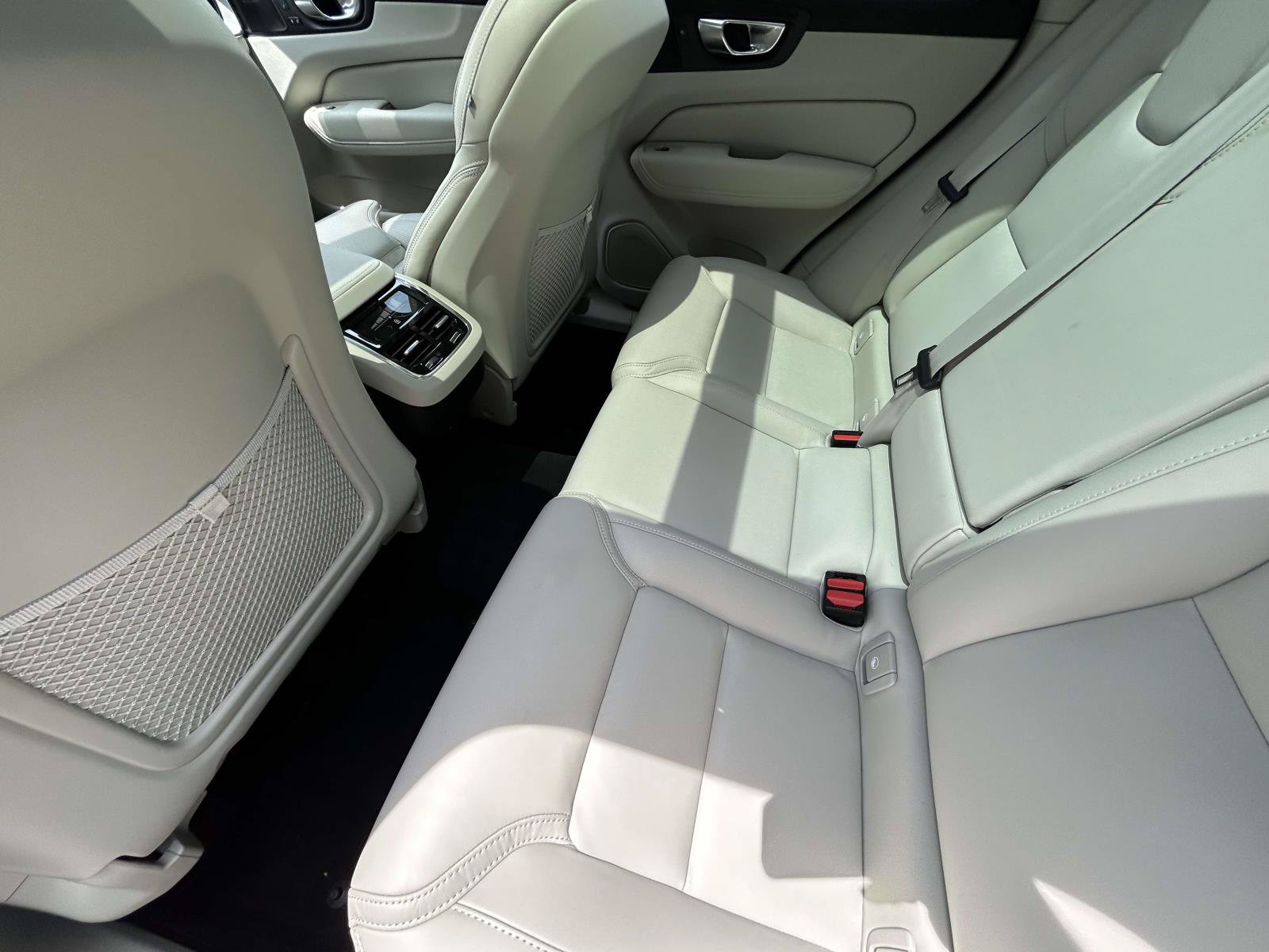 Certified 2025 Volvo XC60 B5 Ultra AWD/4WD image 11