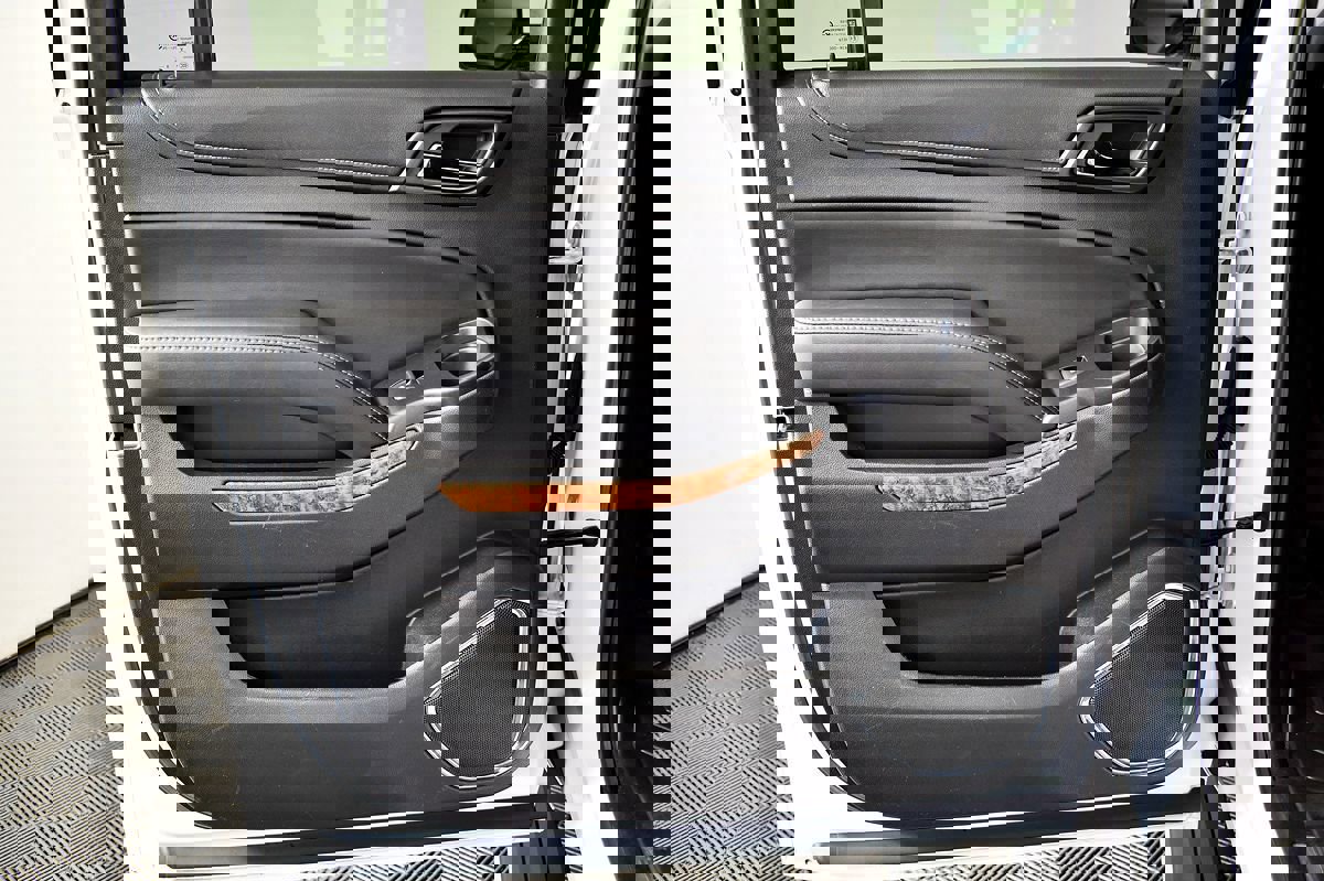 Used 2016 Chevrolet Suburban LTZ image 54