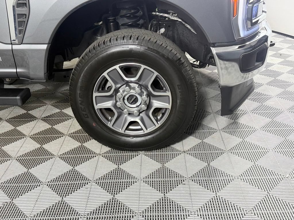 Used 2026 Ford F350 Lariat AWD/4WD image 13