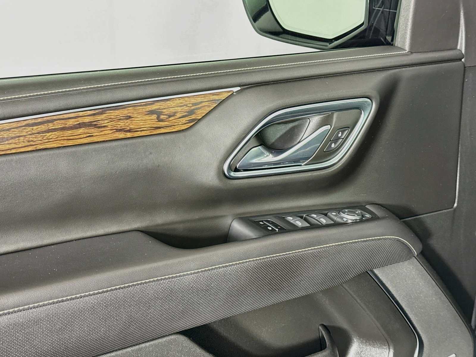 Used 2023 Chevrolet Tahoe Premier w/ Premium Package AWD/4WD image 19