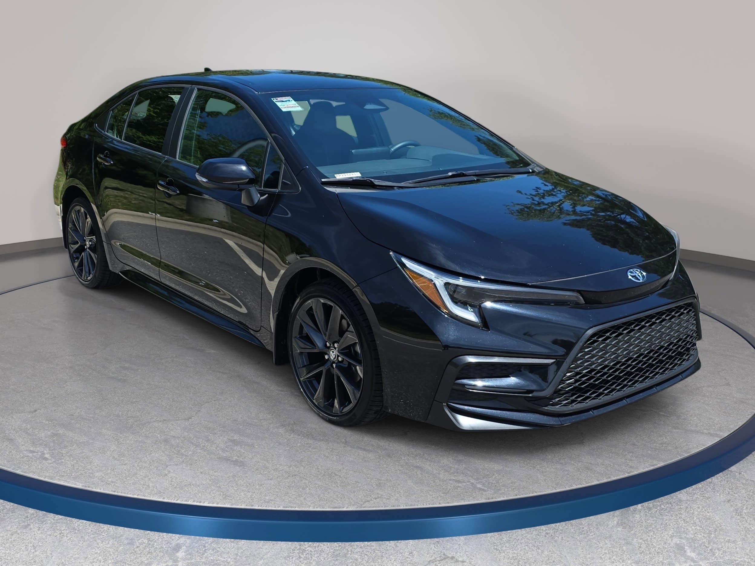 Used 2024 Toyota Corolla SE FWD image 3