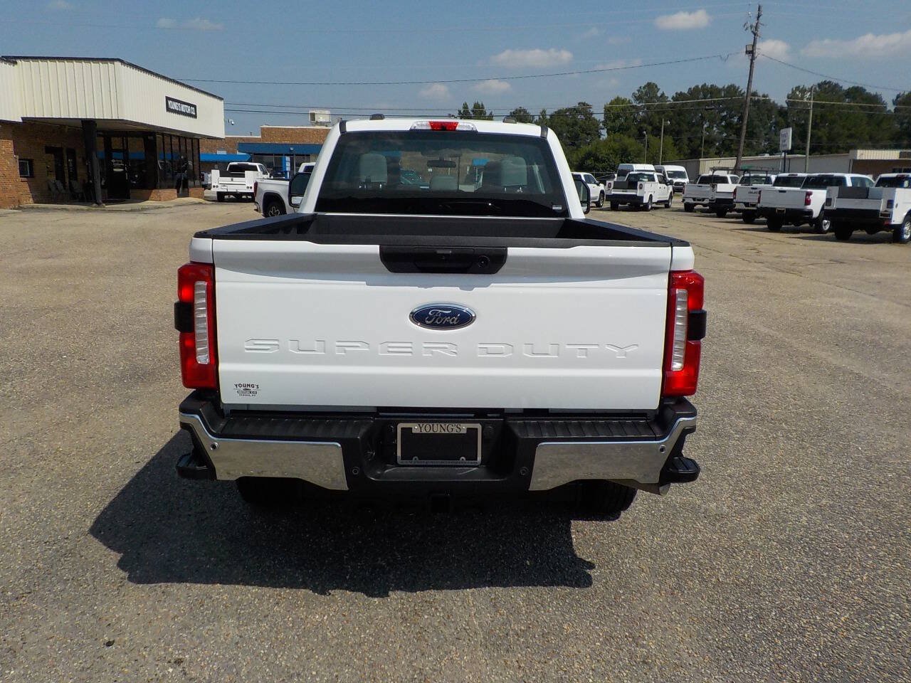 Used 2024 Ford F350 XL w/ 360-Degree Camera Package AWD/4WD image 4