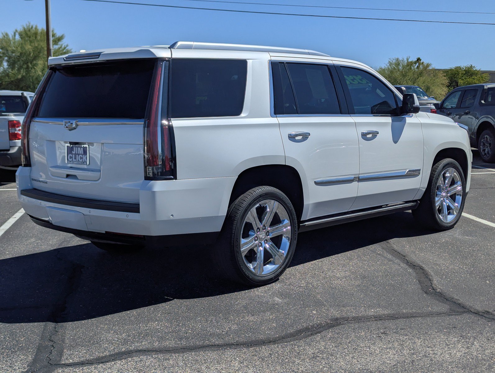 Used 2017 Cadillac Escalade Premium Luxury AWD/4WD image 2