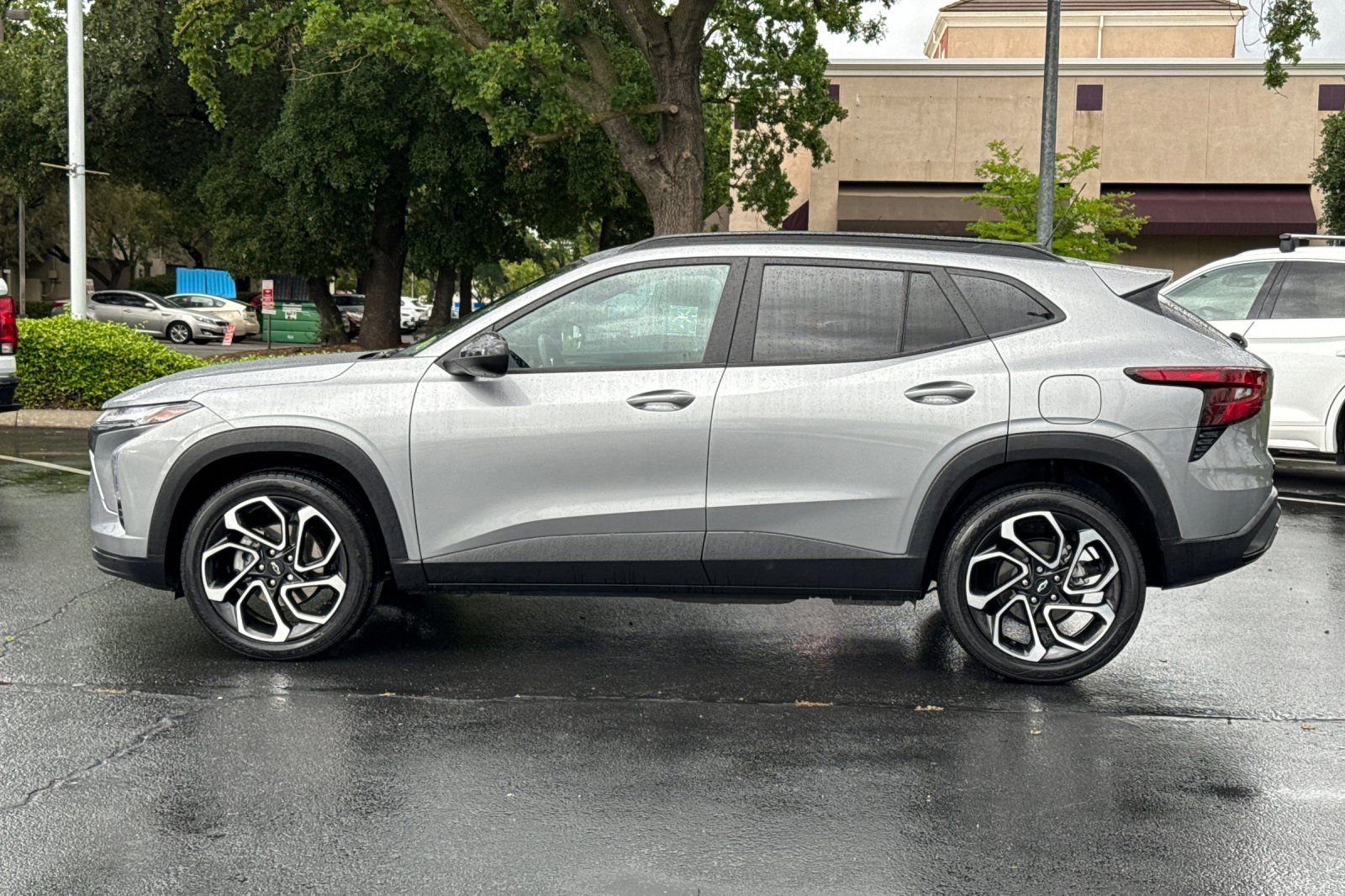 Used 2024 Chevrolet Trax RS w/ Sunroof Package image 6
