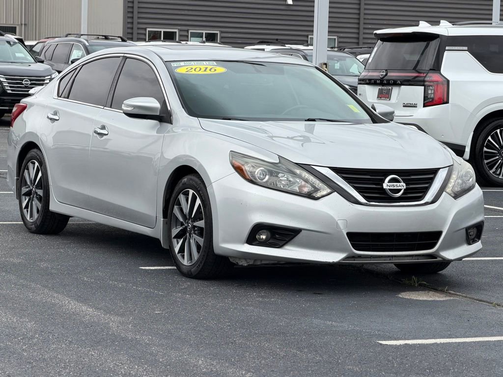 Used 2016 Nissan Altima 2.5 SL w/ 2.5 Technology w/LED Package FWD image 2