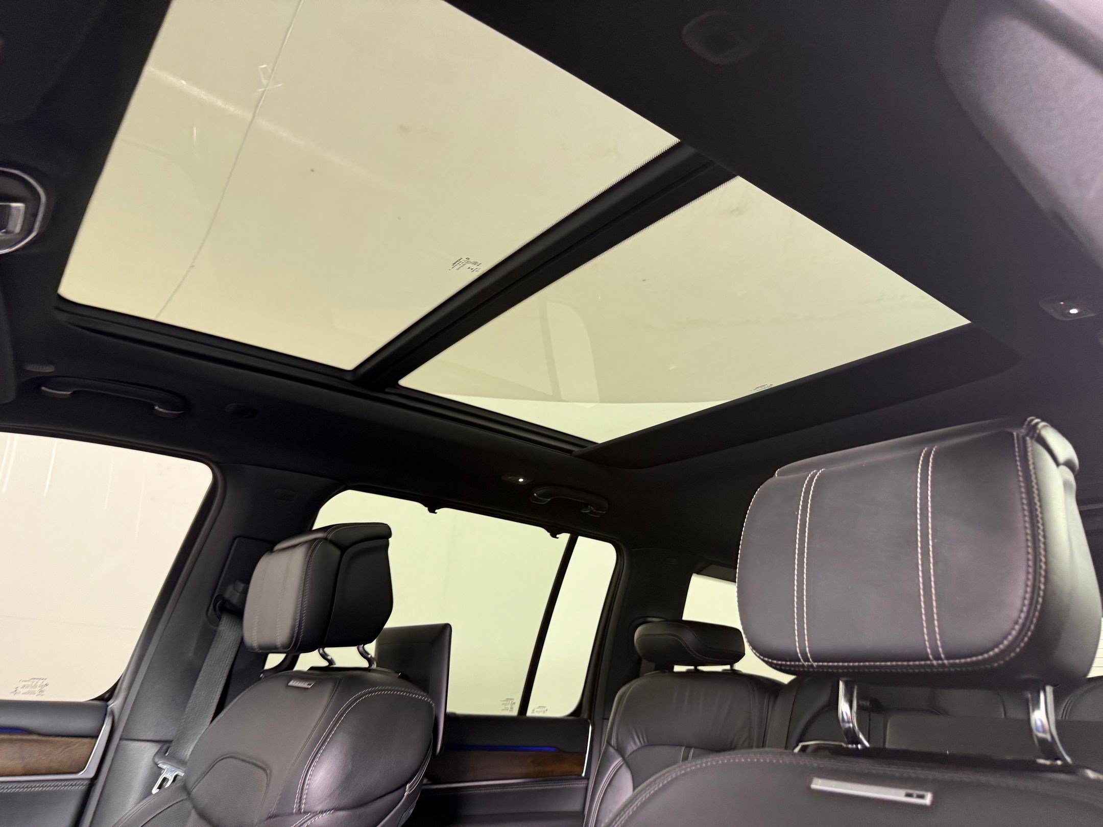 Used 2022 Jeep Grand Wagoneer Series I w/ Rear Seat Video Group 1 AWD/4WD image 14