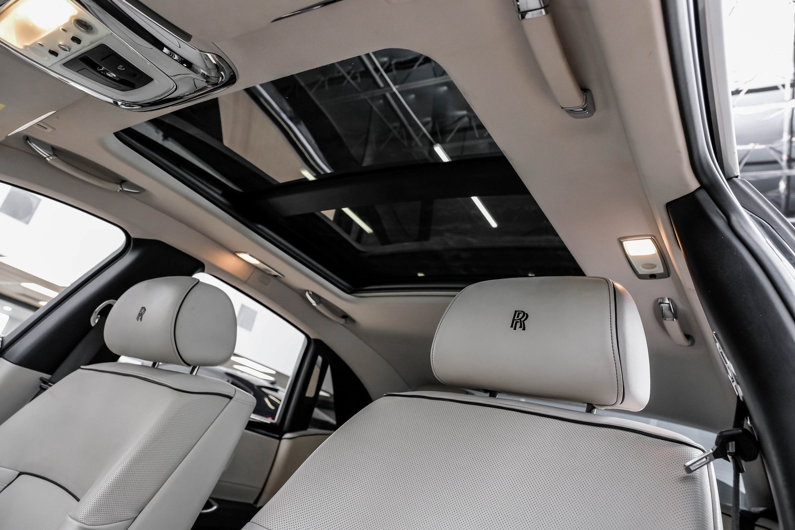 Used 2014 Rolls-Royce Ghost image 33