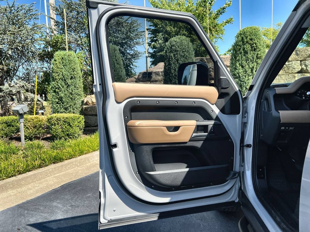 New 2026 Land Rover Defender 110 S AWD/4WD image 17