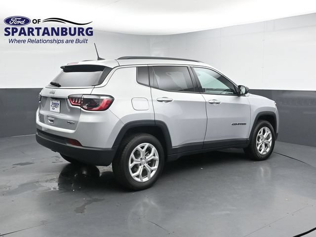 Used 2024 Jeep Compass Latitude AWD/4WD image 7