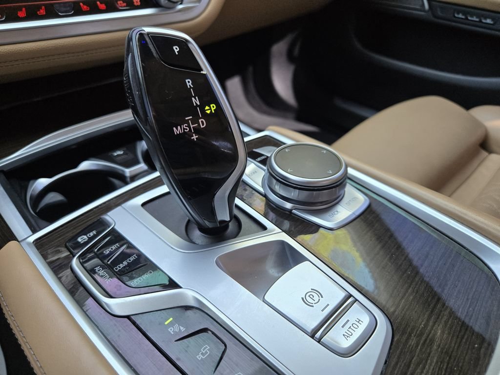 Used 2022 BMW 740i RWD image 15