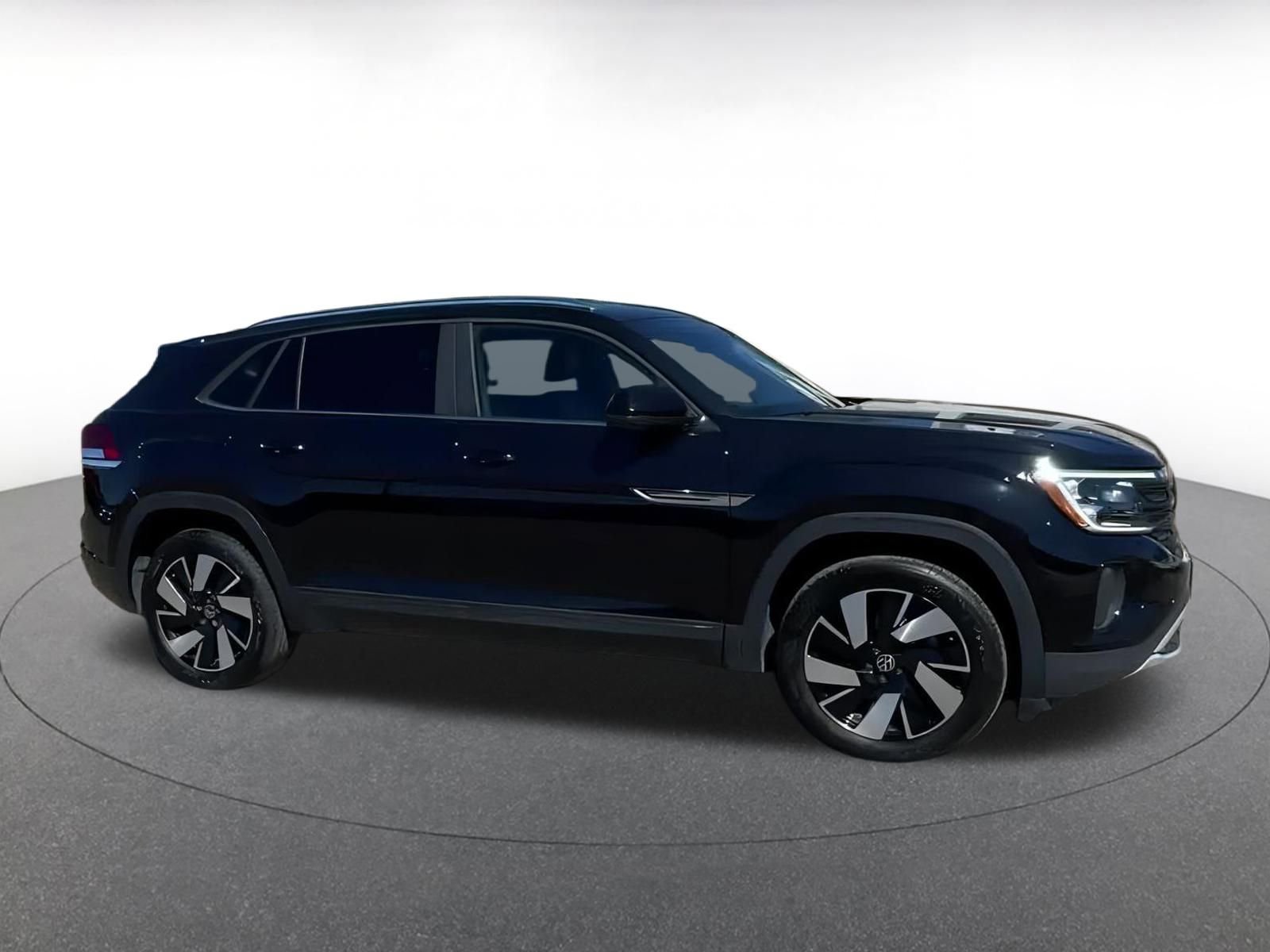 Used 2025 Volkswagen Atlas Cross Sport SE image 16