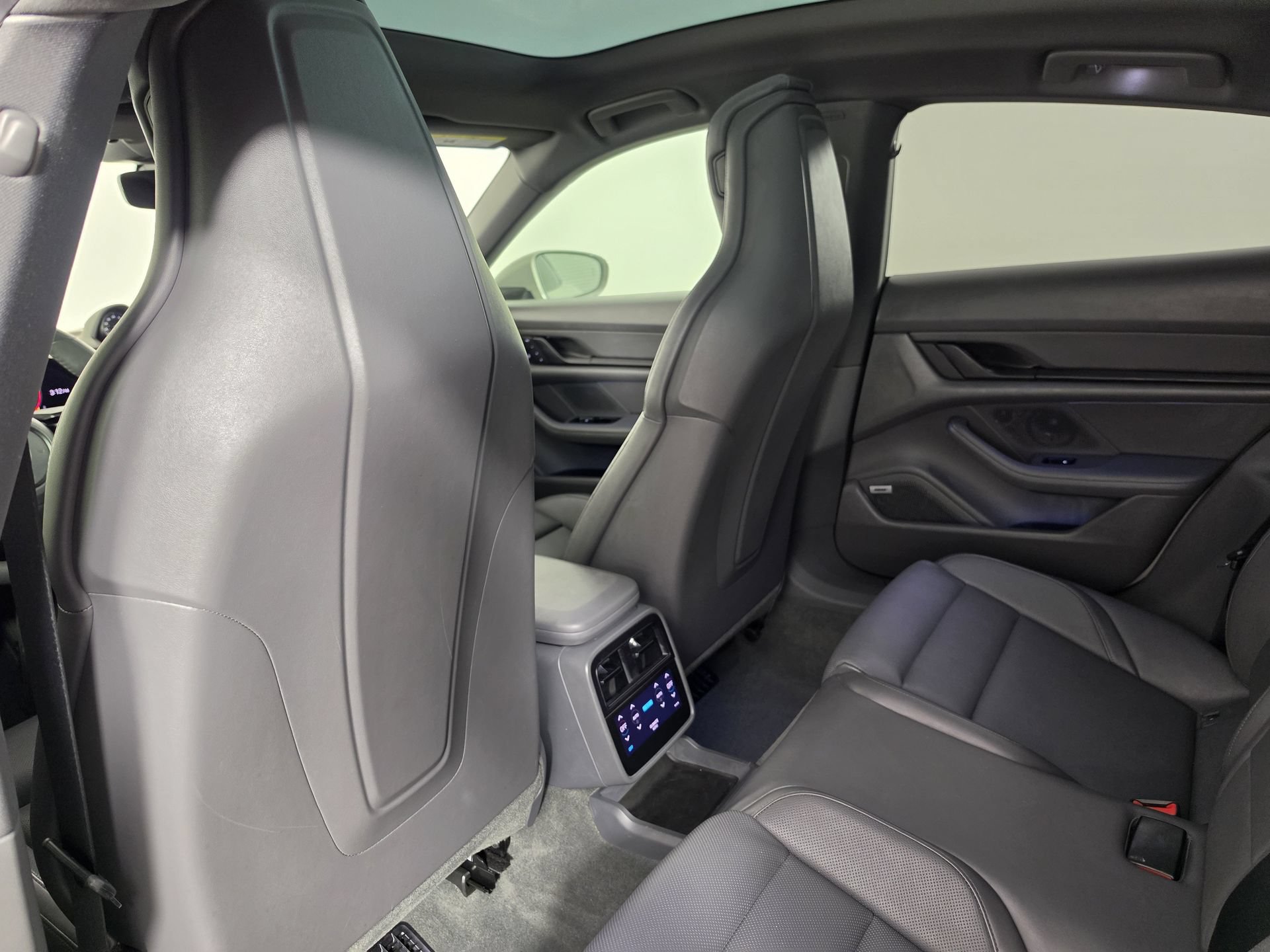 Used 2022 Porsche Taycan RWD image 37