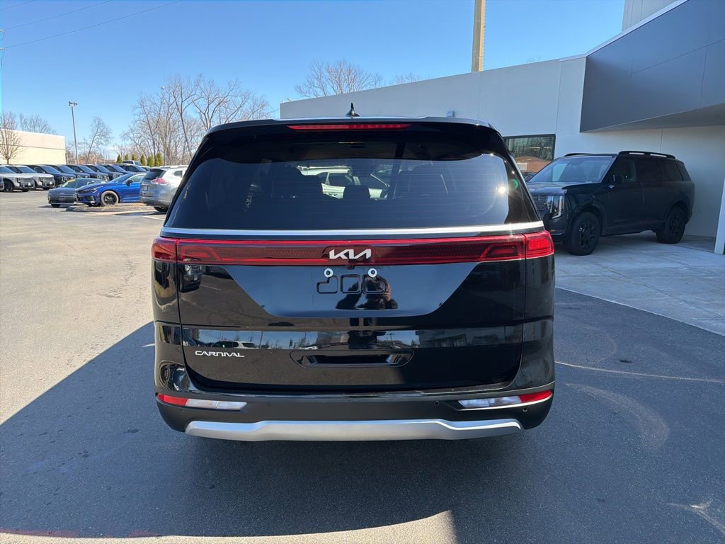 Certified 2024 Kia Carnival EX image 6