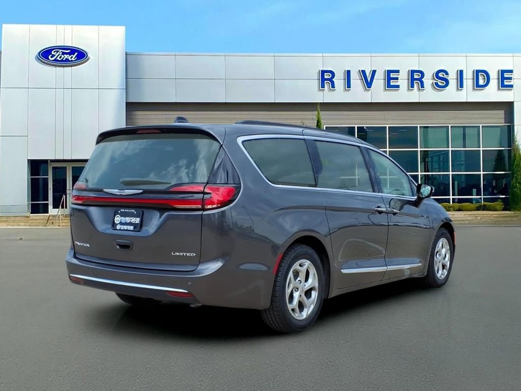 Used 2023 Chrysler Pacifica Limited FWD image 7