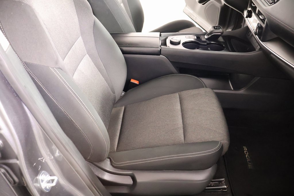 Used 2024 Nissan Rogue SV image 12