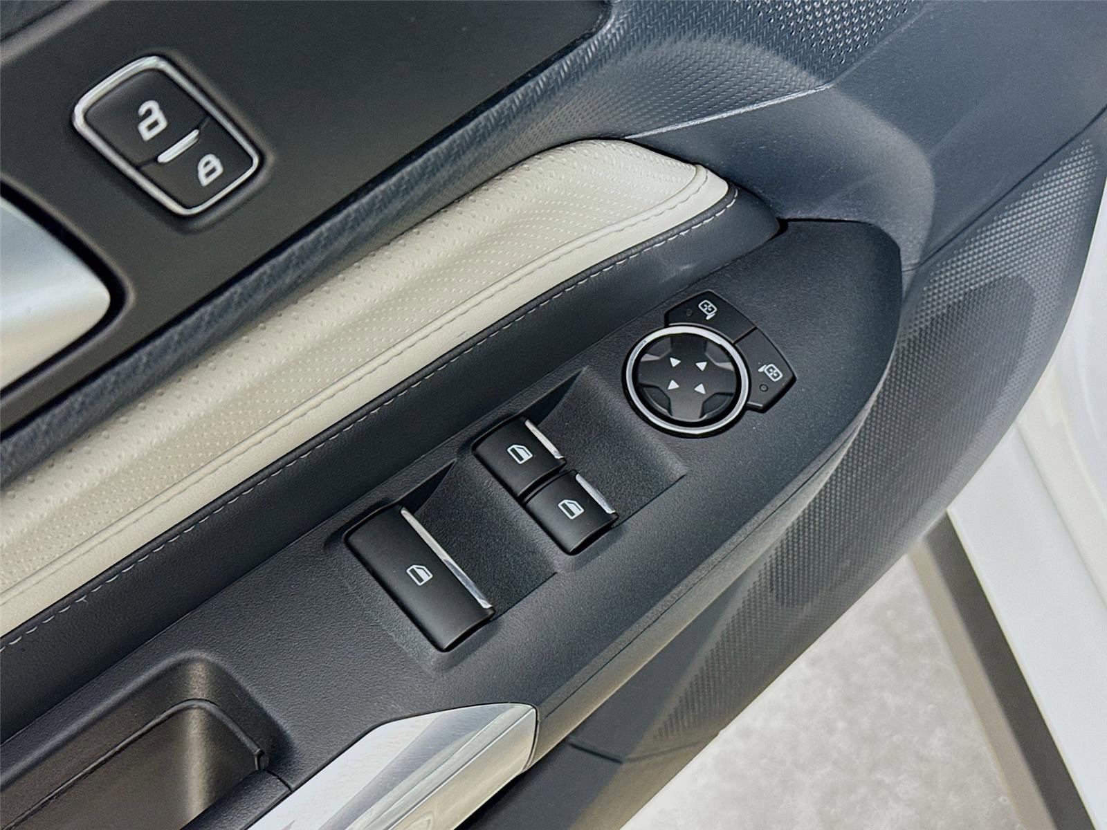 Used 2024 Ford Mustang Premium image 18