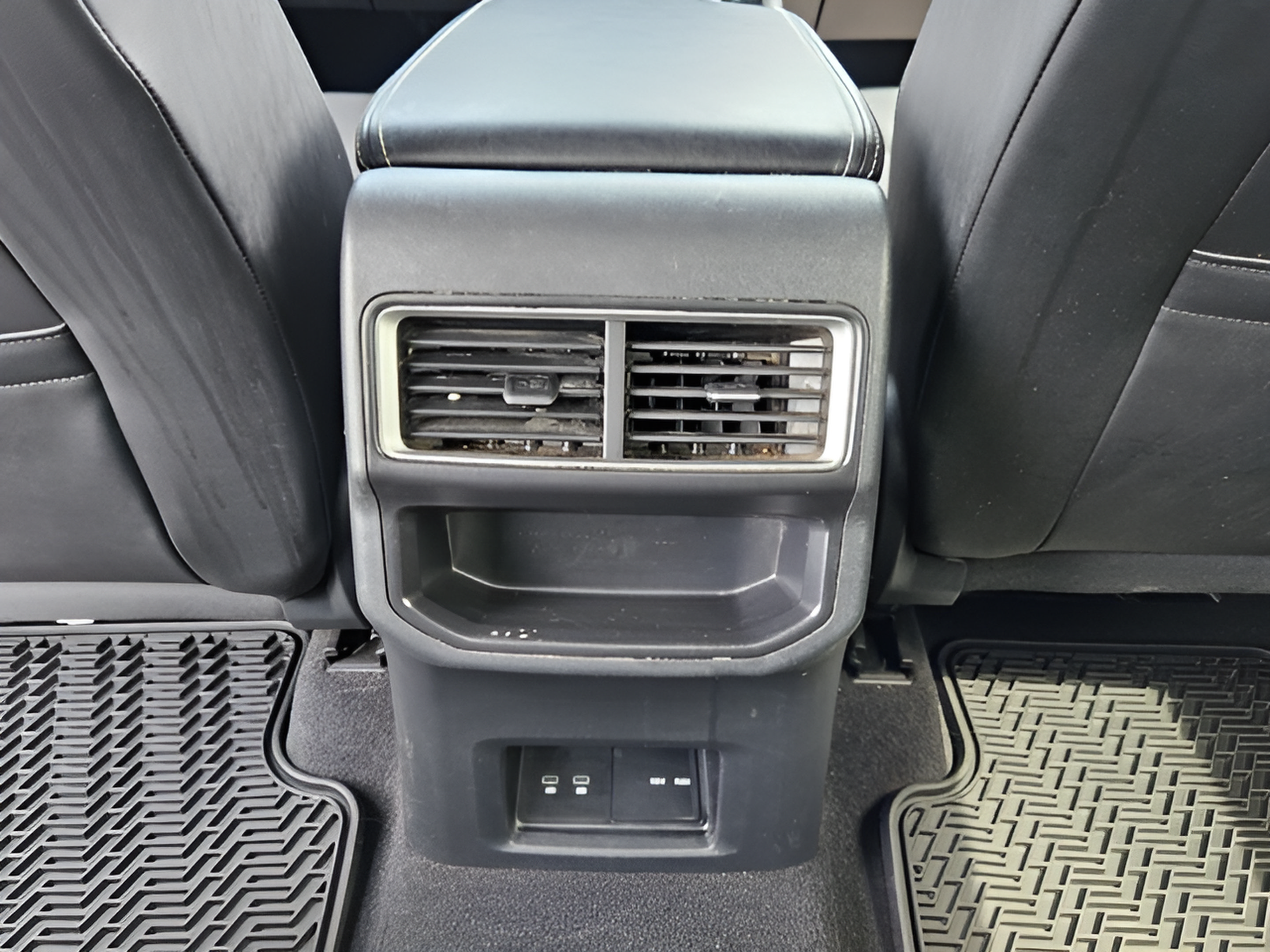 Certified 2024 Volkswagen Atlas Cross Sport SE AWD/4WD image 10