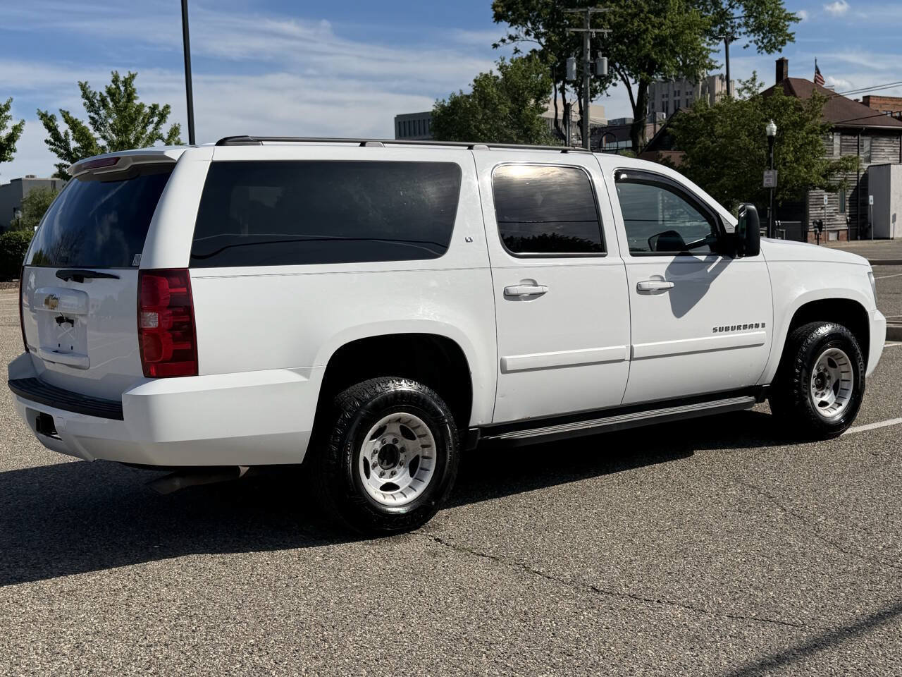 Used 2007 Chevrolet Suburban 2500 LT AWD/4WD image 6