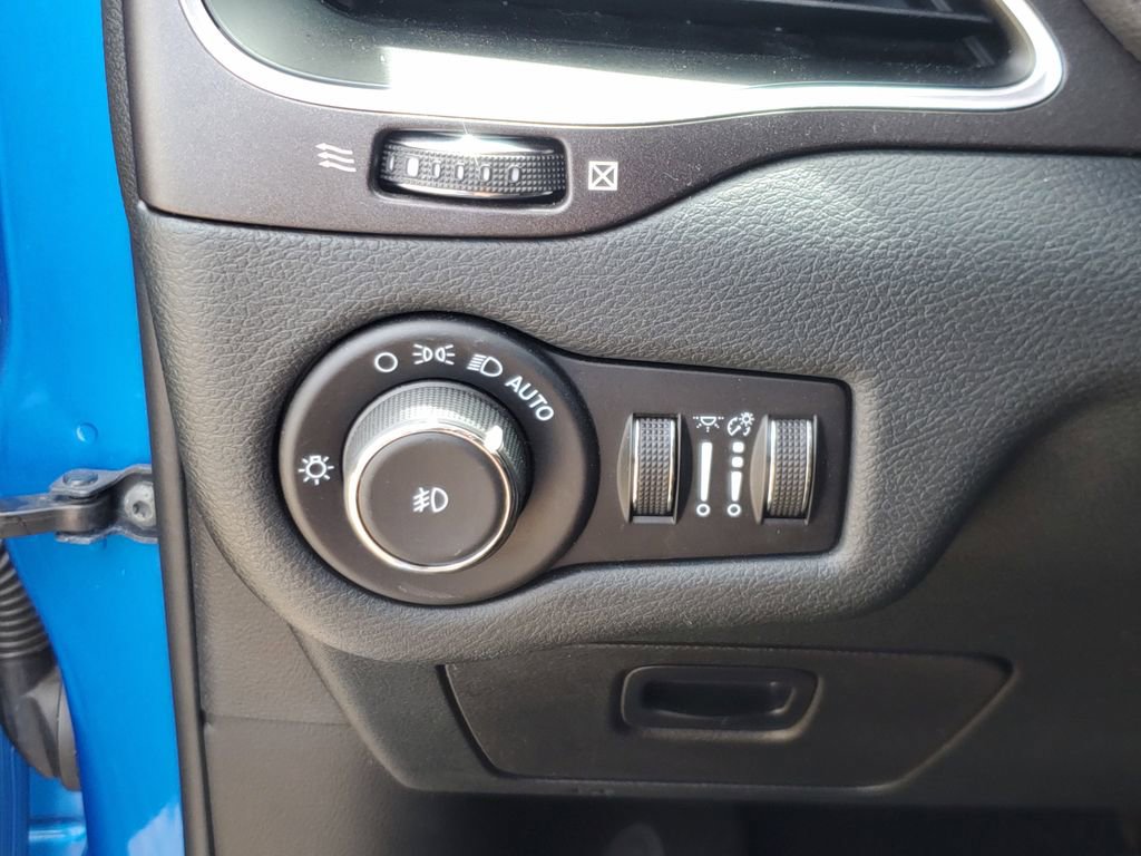 Used 2022 Jeep Cherokee Trailhawk AWD/4WD image 19