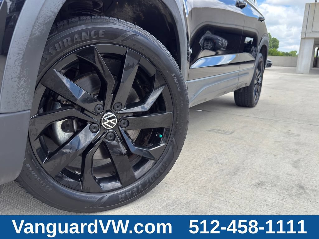Used 2022 Volkswagen Taos SEL w/ Panoramic Sunroof Package FWD image 4