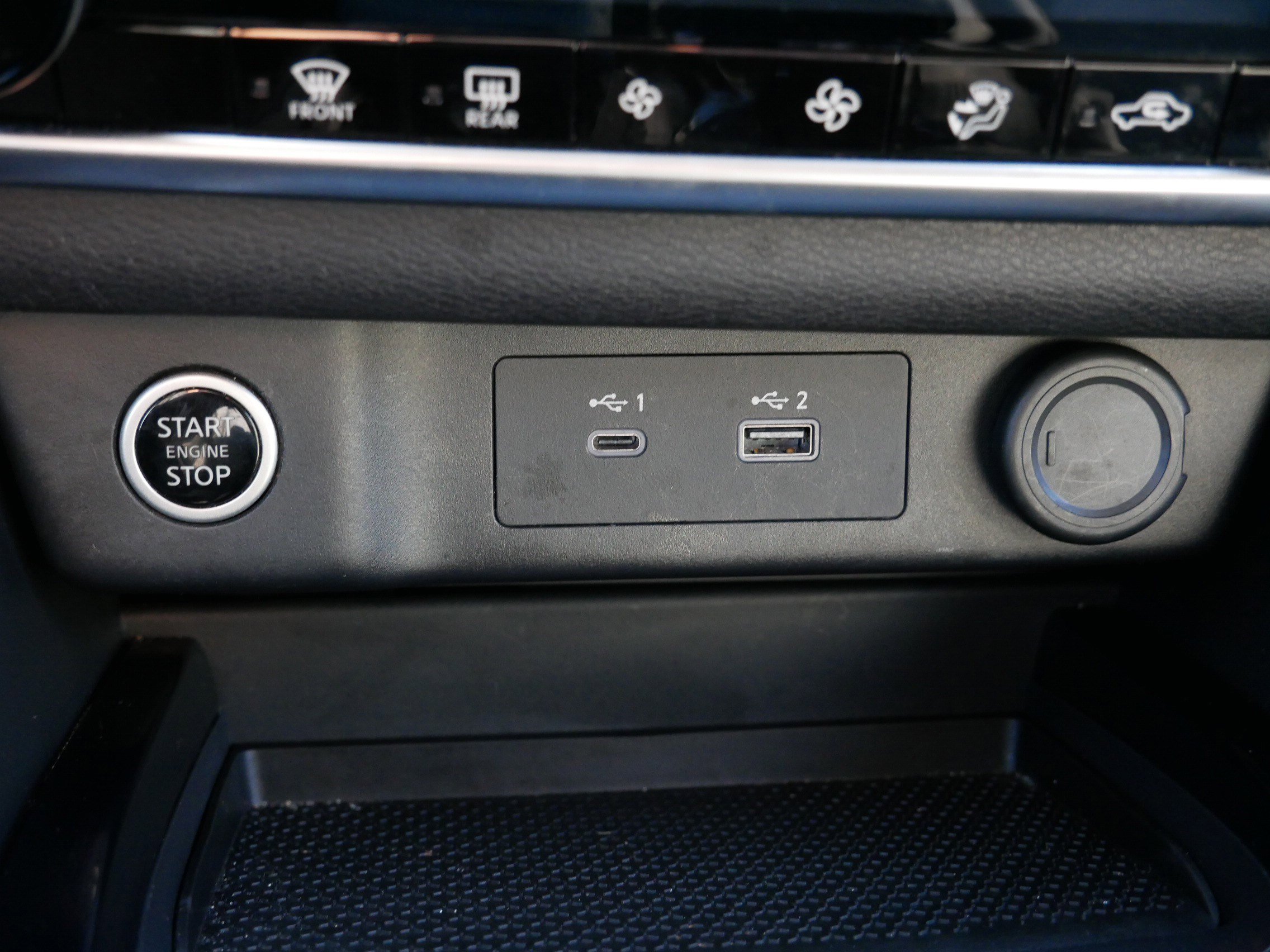 Used 2023 Nissan Rogue SV image 31