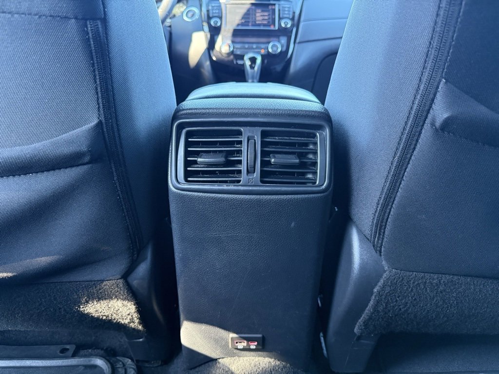 Used 2019 Nissan Rogue SV image 31