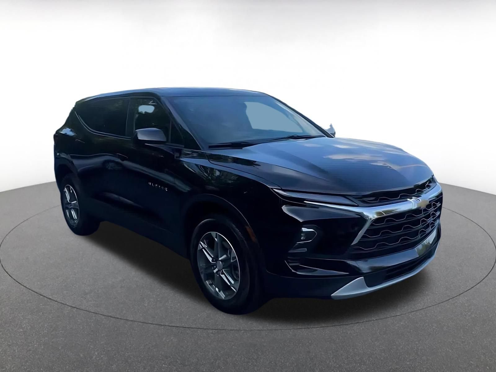 Used 2026 Chevrolet Blazer LT FWD image 3