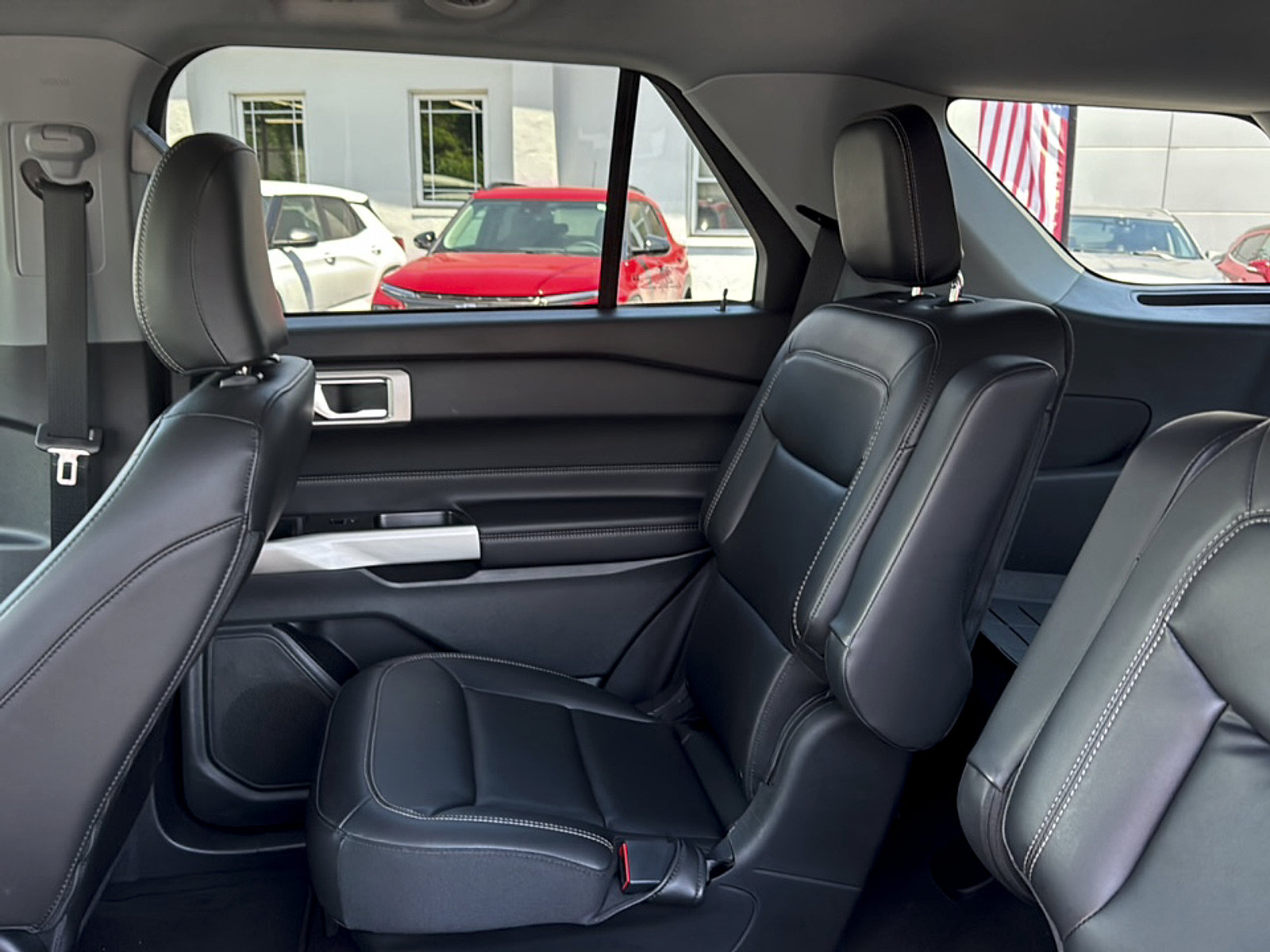 Used 2022 Ford Explorer XLT w/ Equipment Group 202A RWD image 22