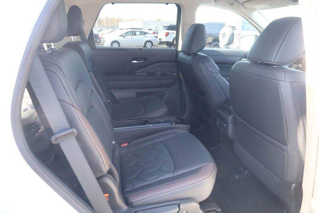 New 2026 Nissan Pathfinder Platinum AWD/4WD image 21