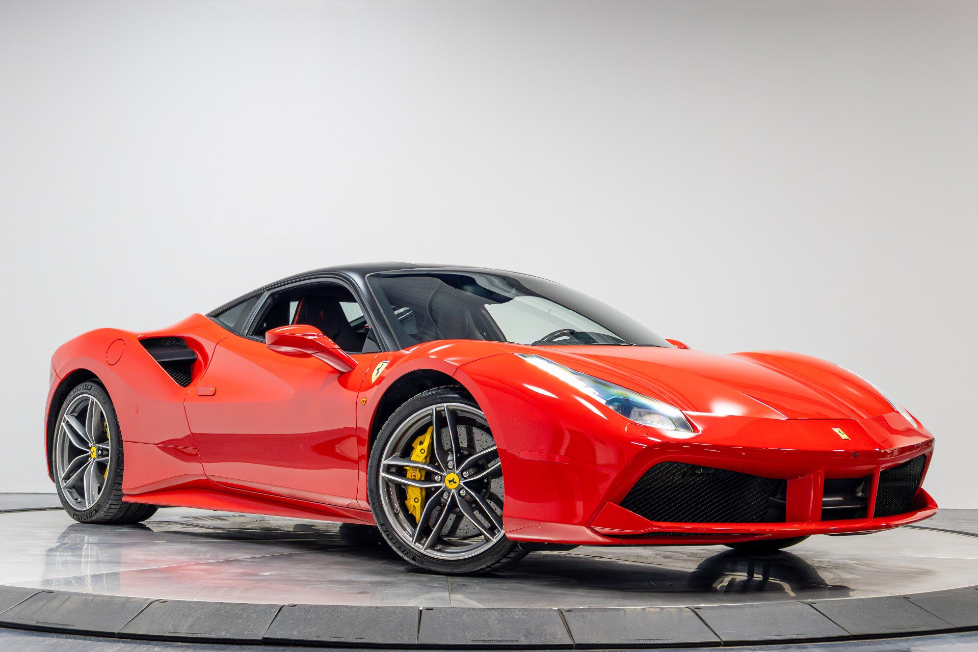 Used 2018 Ferrari 488 GTB image 45
