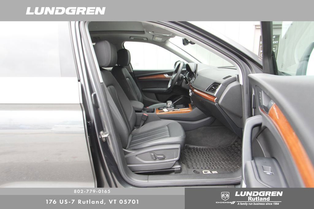 Used 2023 Audi Q5 2.0T Premium w/ Convenience Package image 9