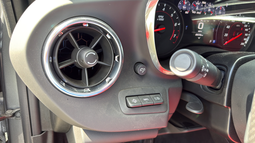 Used 2020 Chevrolet Camaro SS RWD image 17